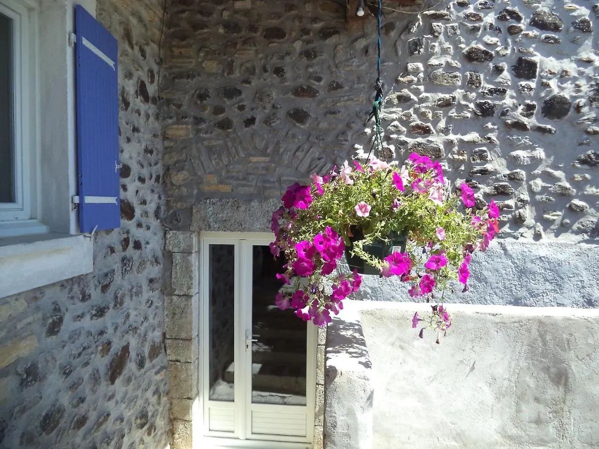 Charming Holiday Home In Mirabel With Pool